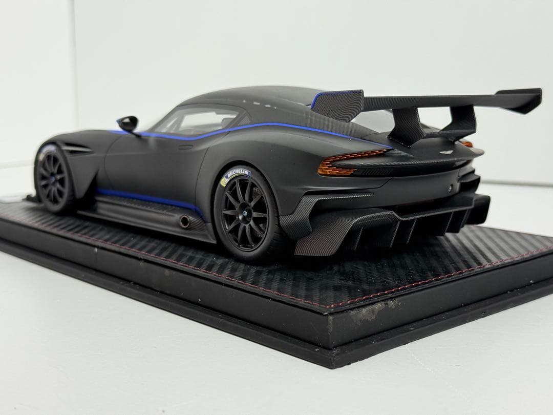 Frontiart 1／18 アストンマーチン ヴァルカン マットブラック