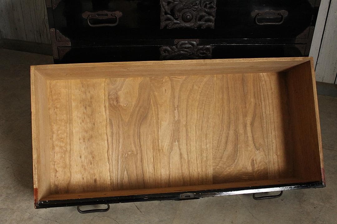 がんちゃん　綺麗な打ち出し金具庄内箪笥　3段　タンス　収納　時代家具