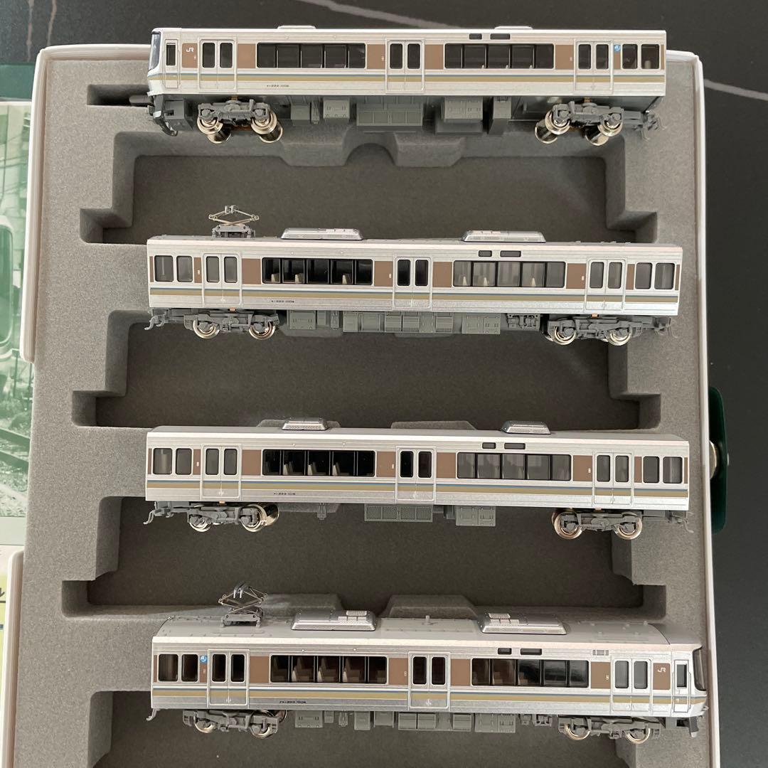 KATO 223系1000番台直流近郊形電車 基本セット　クハ222不点灯