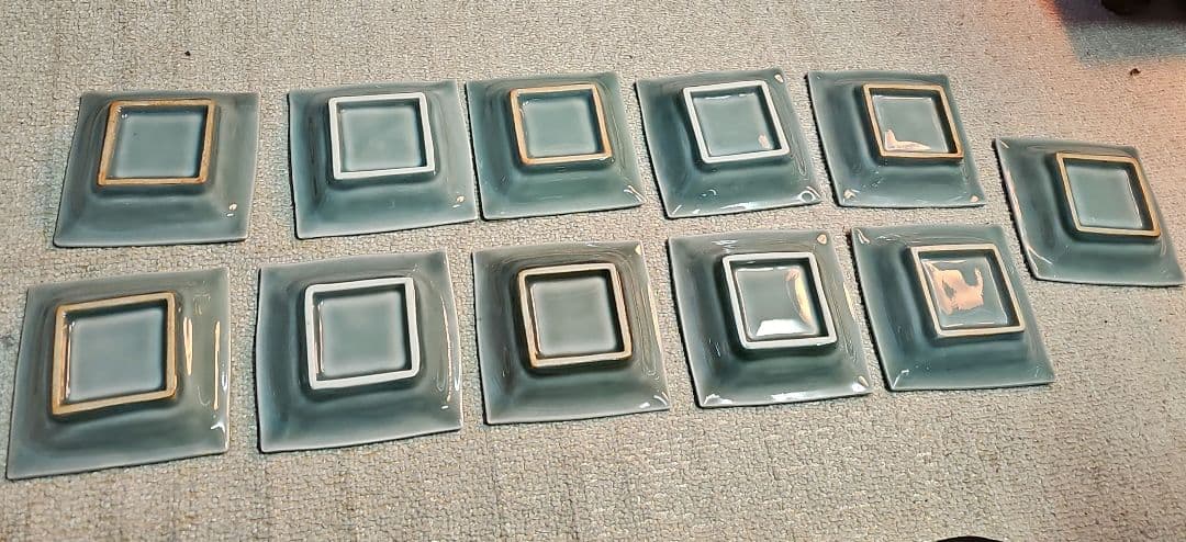 その2 江戸の蔵より 三田青磁 陽刻鹿と文字4角皿 美品 11客