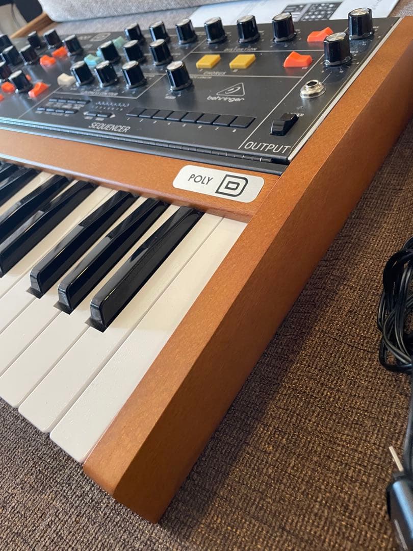 behringer poly-d アナログシンセサイザー