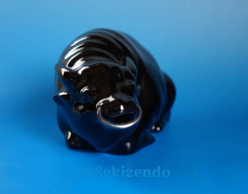 京焼　清水焼　楠部彌弌 フィギュリン 豊牛 牛 丑　銀鼻環 置物 共箱 ２５５２