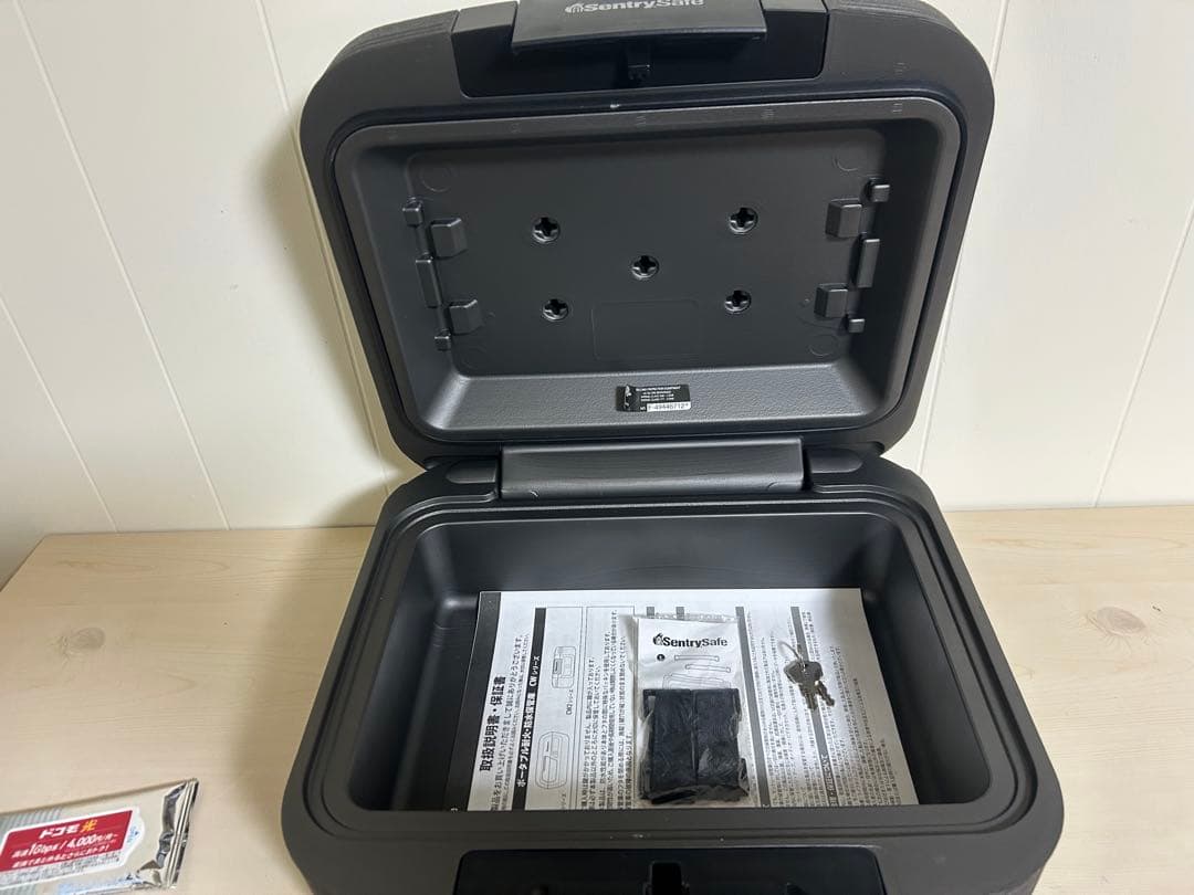 セントリー Sentry Safe 耐火防水金庫 CHW20121