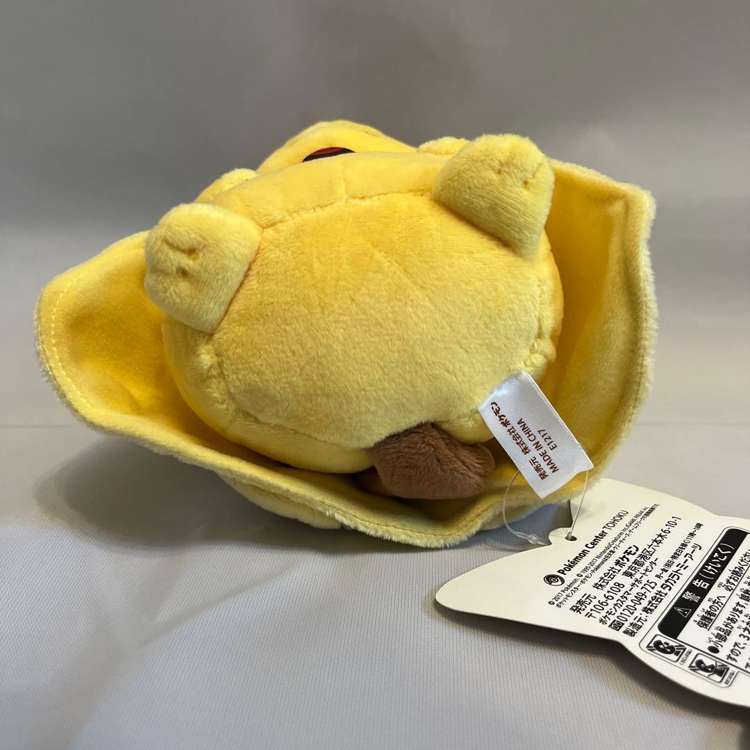 ポンチョを着たピカチュウ　ビクティニ　ぬいぐるみ