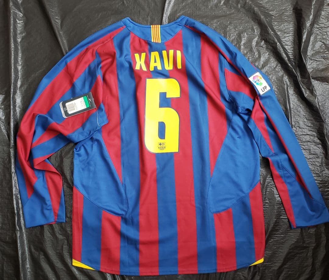 サッカー　希少　タグ付き　ユニフォーム　長袖　バルセロナ　シャビ