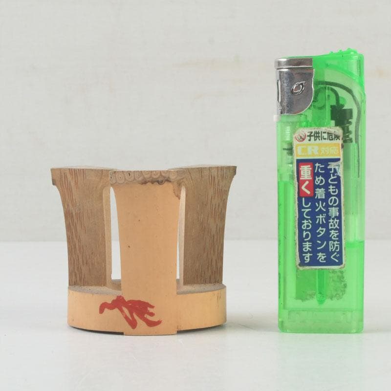 茶道具　五徳形　竹蓋置　在銘　共箱　V　9870