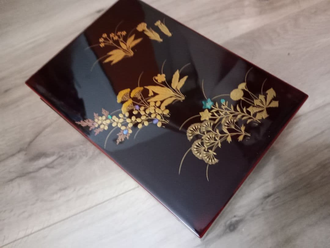 漆塗りの茶箱セット