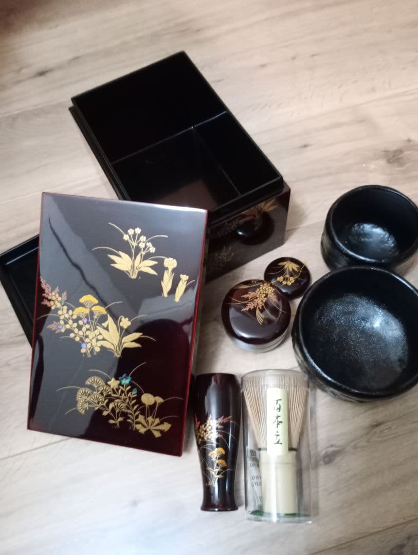 漆塗りの茶箱セット