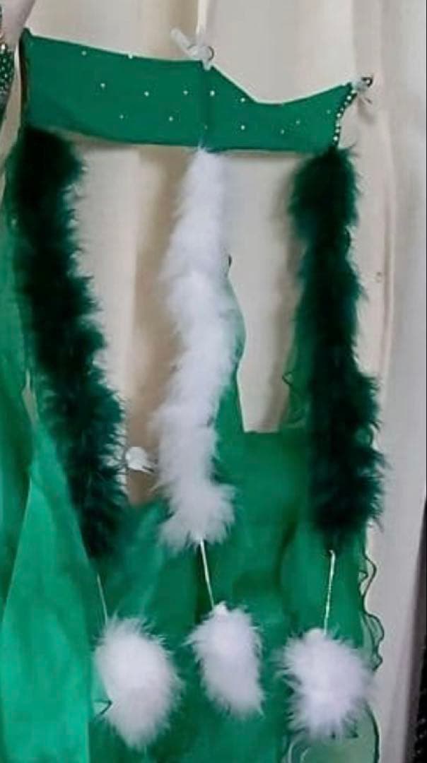 Gentil社スタンダードドレスの　フロート　白〜グリーン　ファー