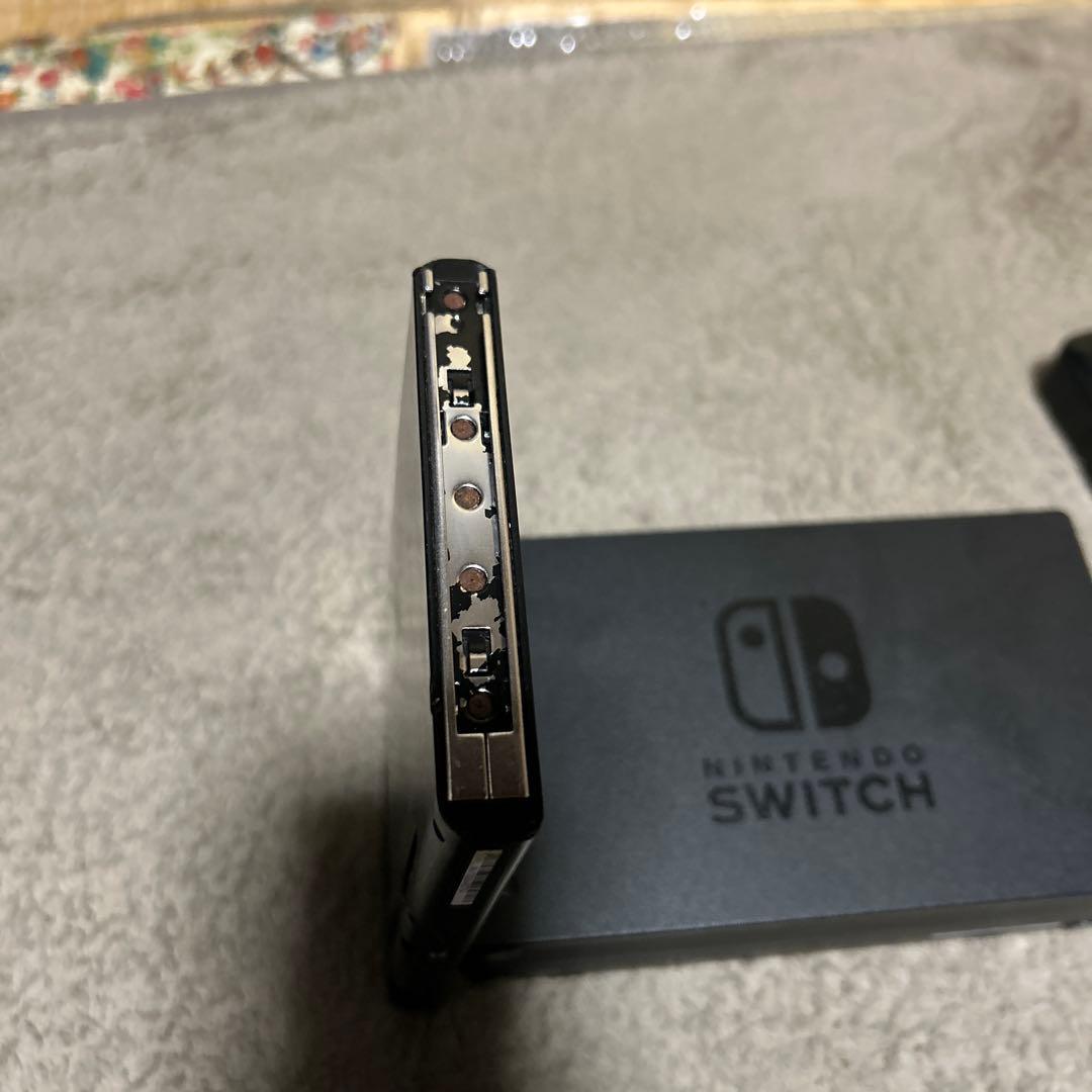 Nintendo Switch 本体とACアダプター