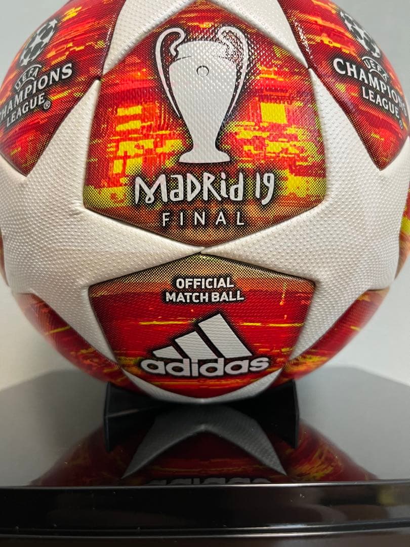 UEFAチャンピオンズリーグ　final madrid 19 サッカー ボール