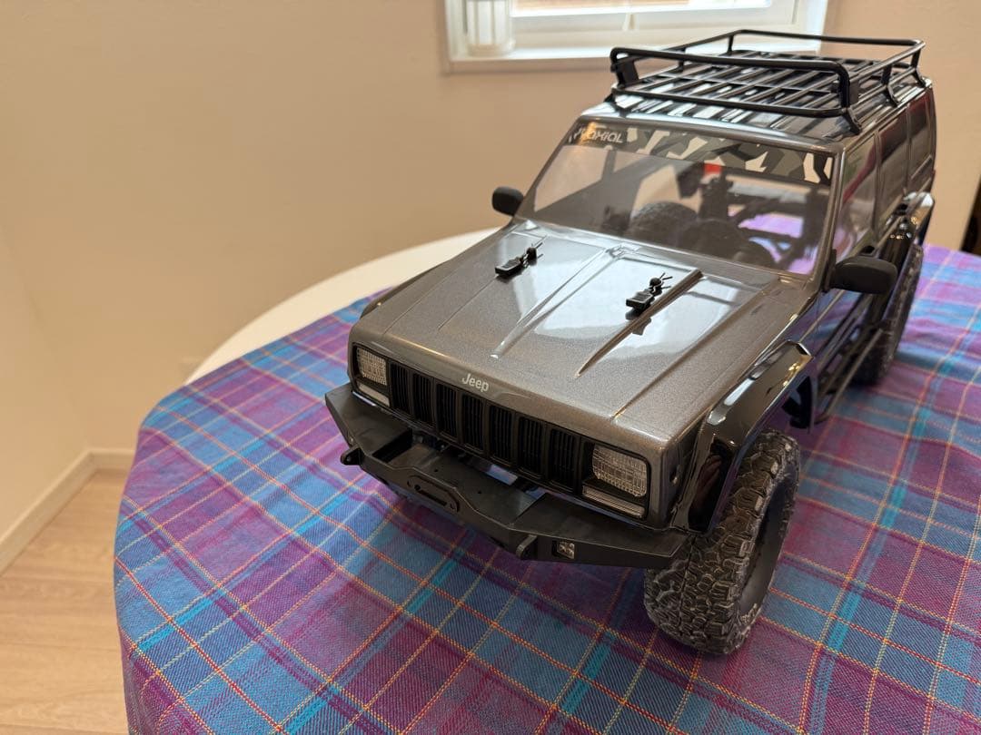 ホビーラジコン axial SCX10 II 2000 JEEP CHEROKEE
