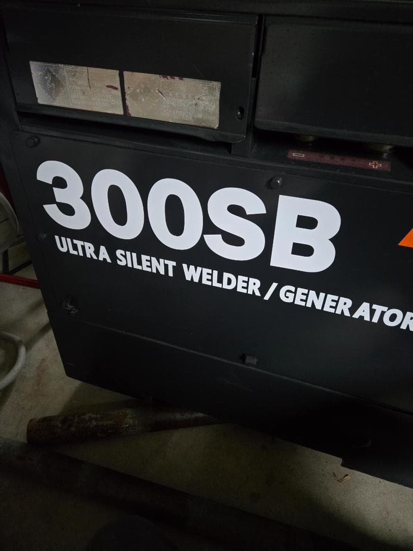 動作品 デンヨー 極超低騒音型 防音型ディーゼル溶接発電機 TLW-300SB