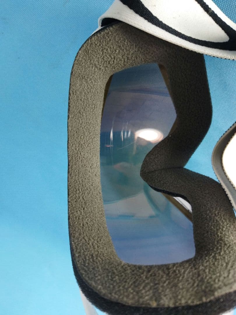 オークリー　Oakley ゴーグル ミラー加工 ホワイト収納袋付き