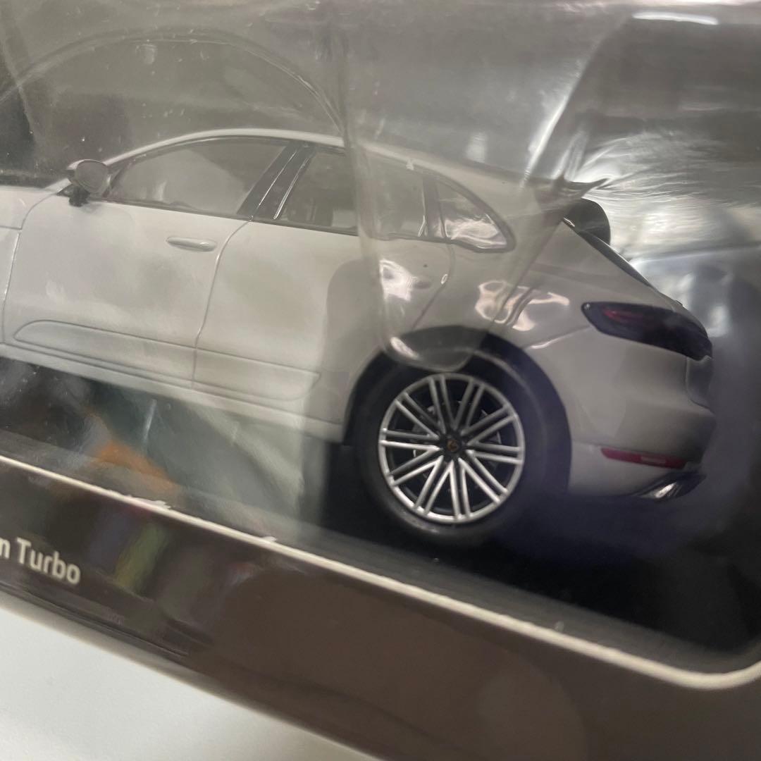 【極美品】ミニチャンプス1/43ミニカーポルシェ　マカンturboライトグレー