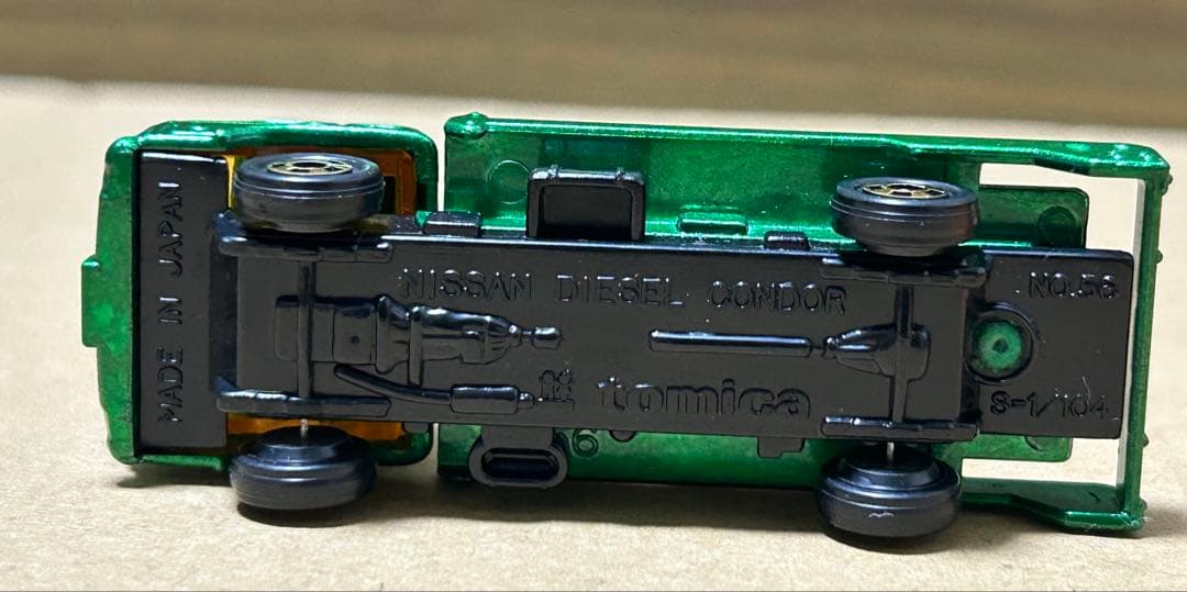 トミカ UD コンドル ブルドーザーキャリア