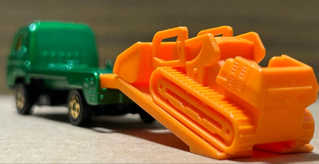 トミカ UD コンドル ブルドーザーキャリア