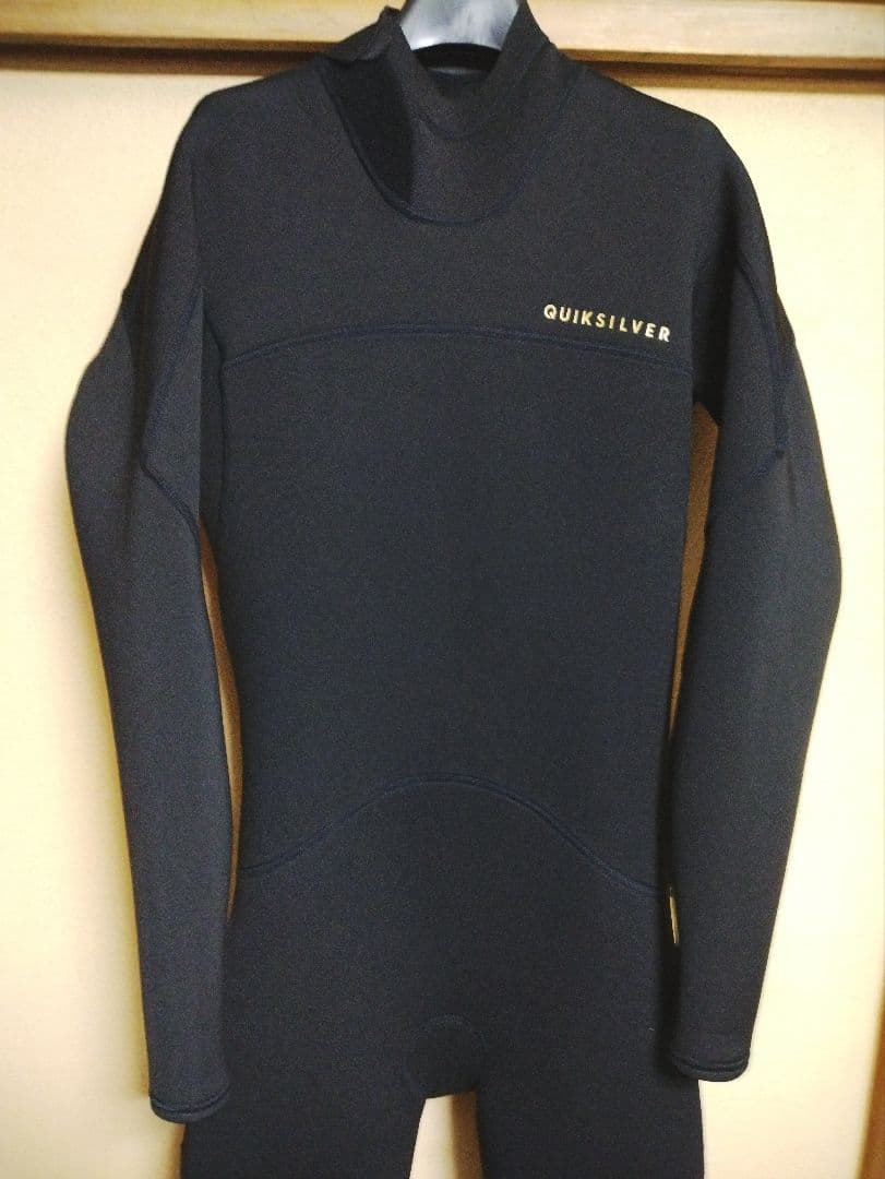 Quiksilver 2ミリフルスーツ黒 ロゴゴールド