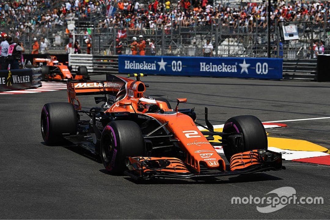 McLaren MCL32 2017 バンドーン。サイン入りミニカー1:43