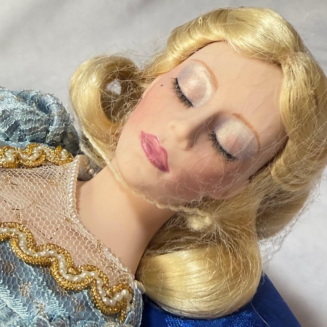 超希少☆フランクリンミント 眠れる森の美女 ポーセリンドール 豪華寝椅子付