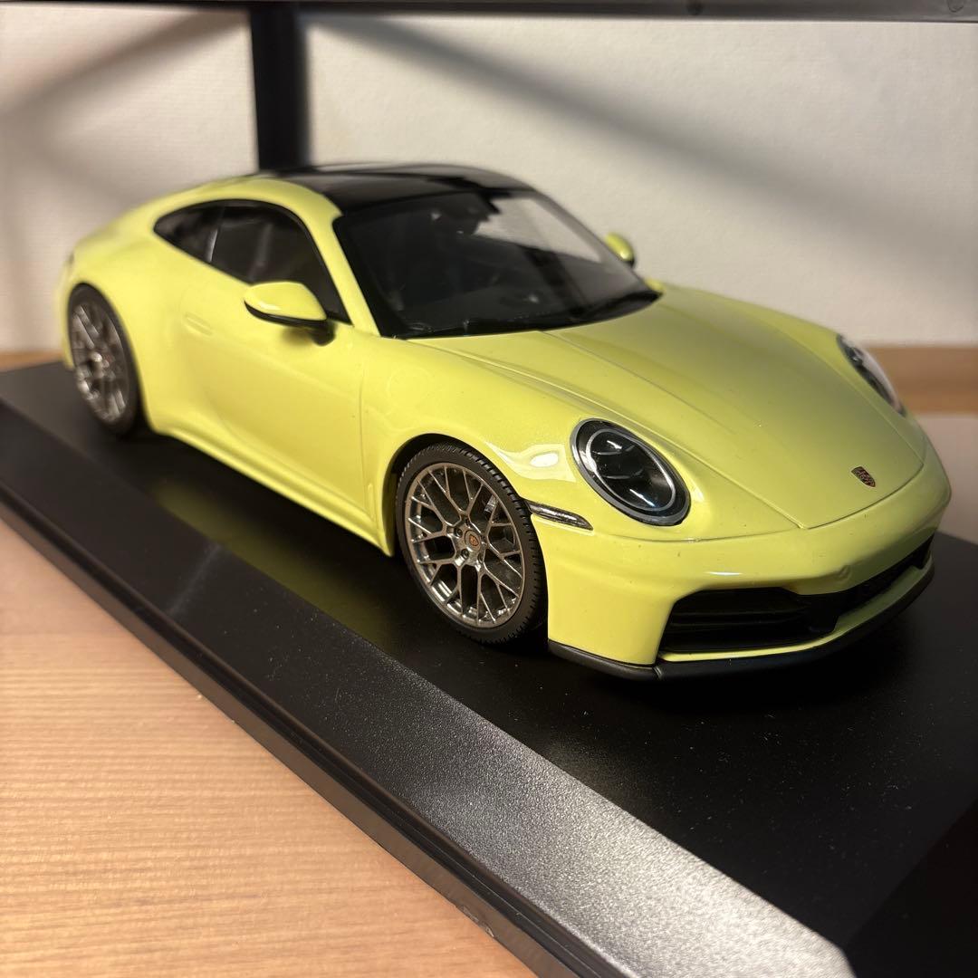 ミニチャンプス ポルシェ　911 992 Carrera 1/18 イエロー