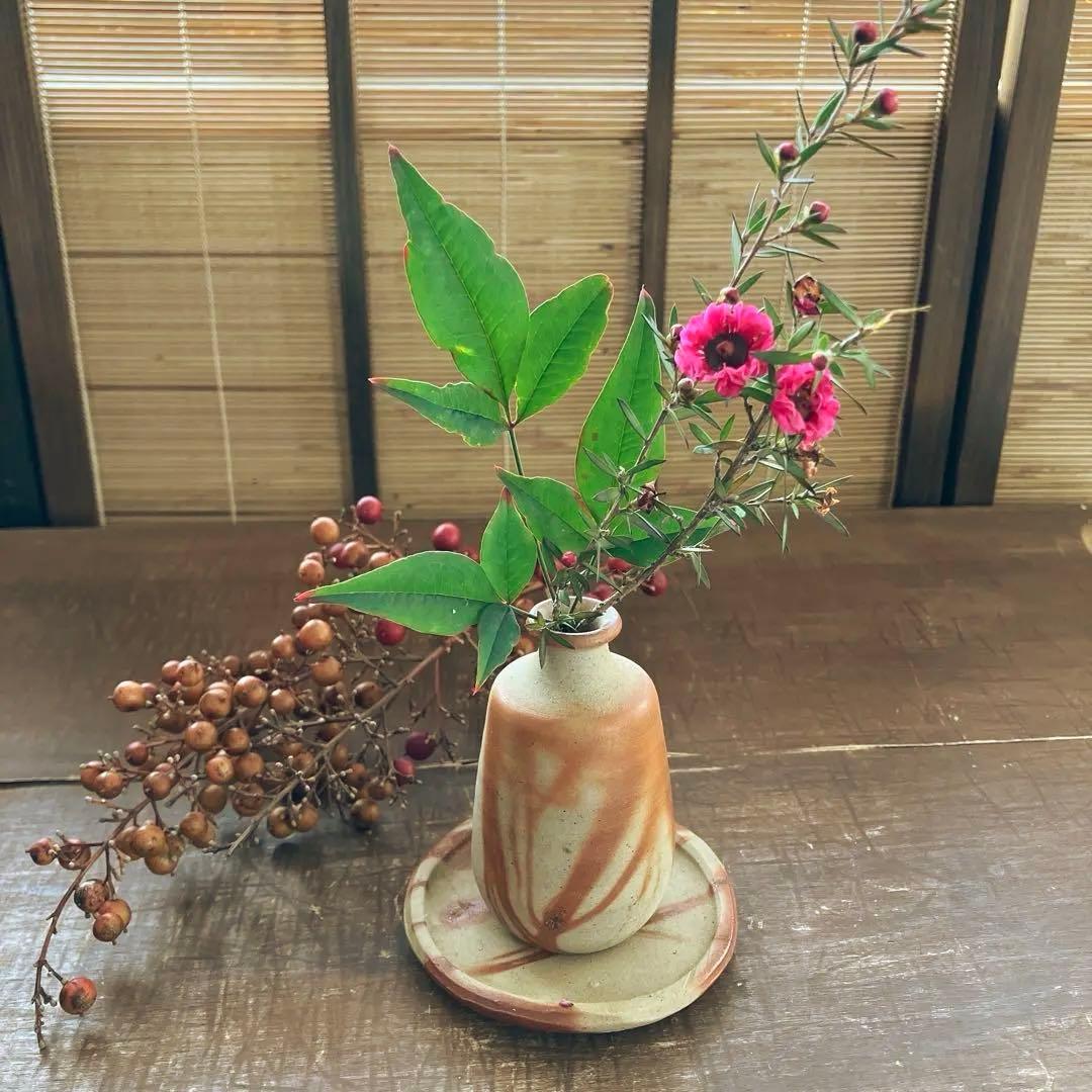 備前焼　緋襷　ヒダスキ　王子窯　陶器製　焼き物　一輪挿し　花器