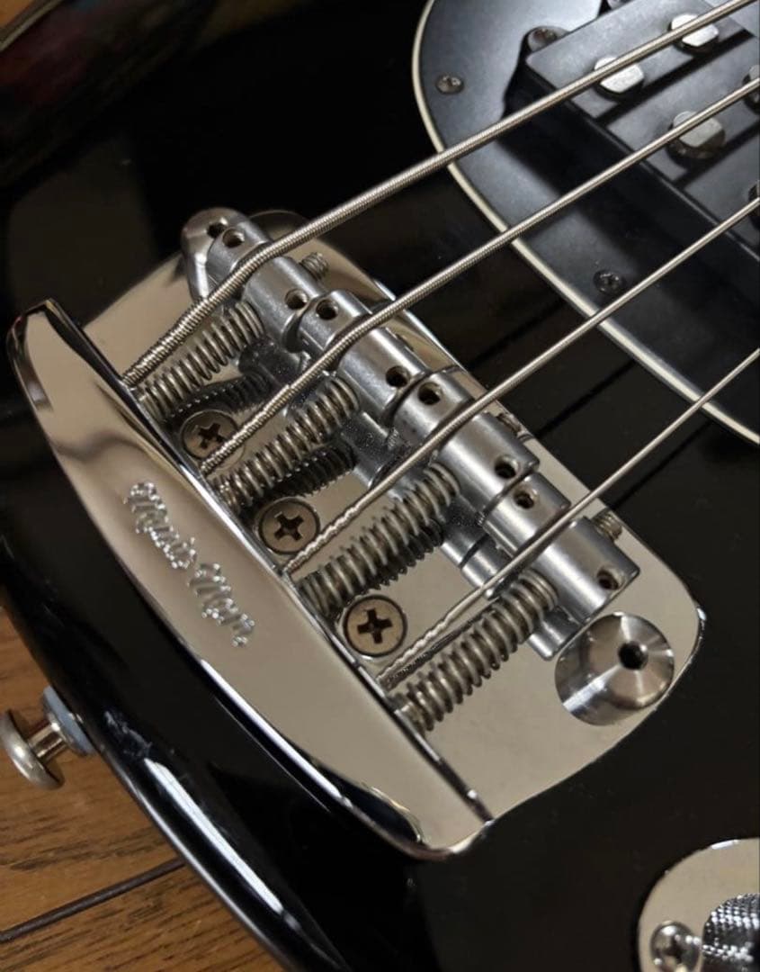 ベース MUSIC MAN STINGRAY EX