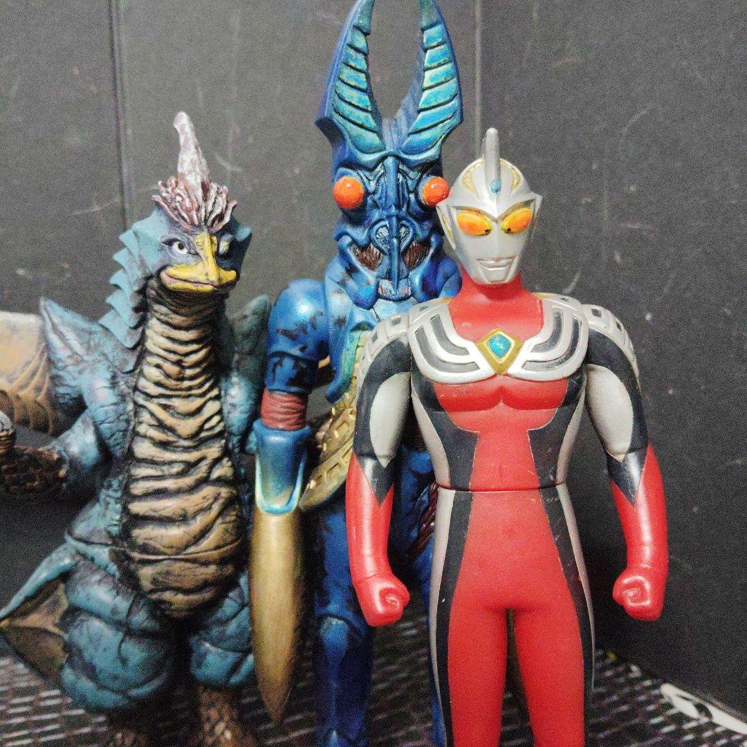 SEA確認画像ウルトラ怪獣旧型ソフビリドリアスと愉快な仲間達