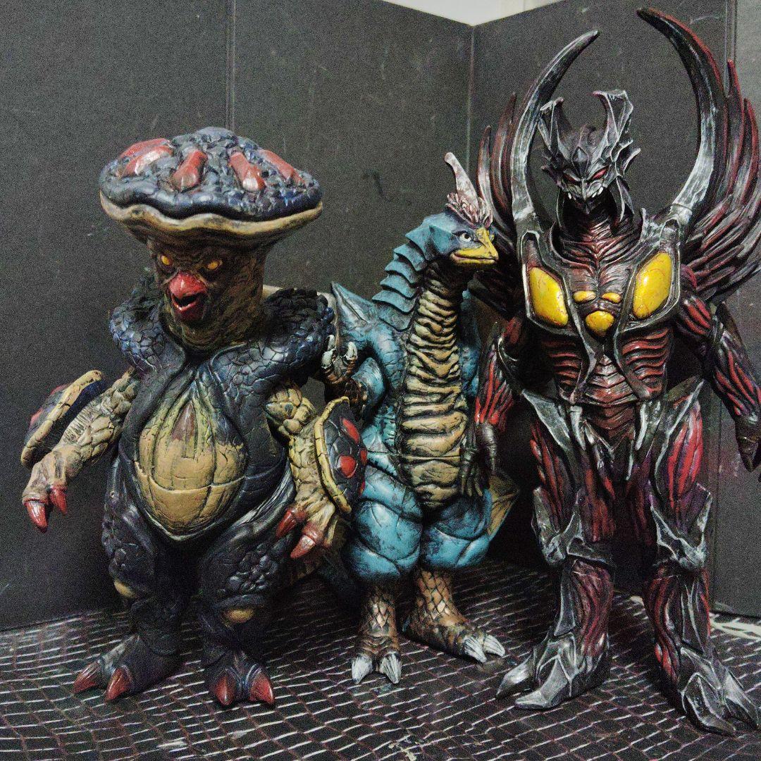 SEA確認画像ウルトラ怪獣旧型ソフビリドリアスと愉快な仲間達