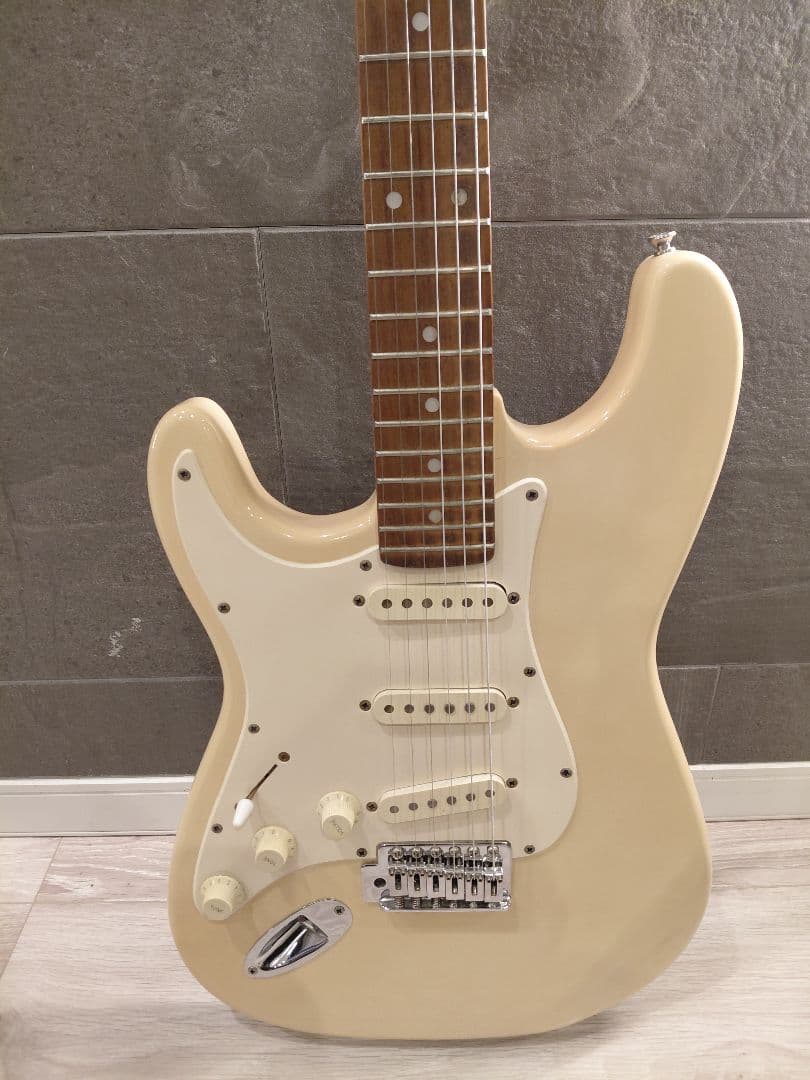 Mavis メイビス　エレキギター　ストラトキャスター　レフティ
