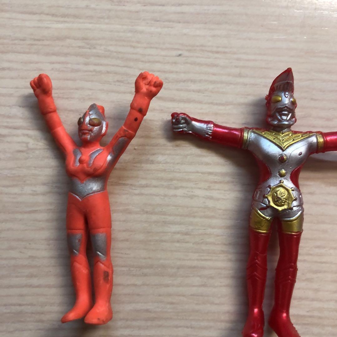 ウルトラマン　人形