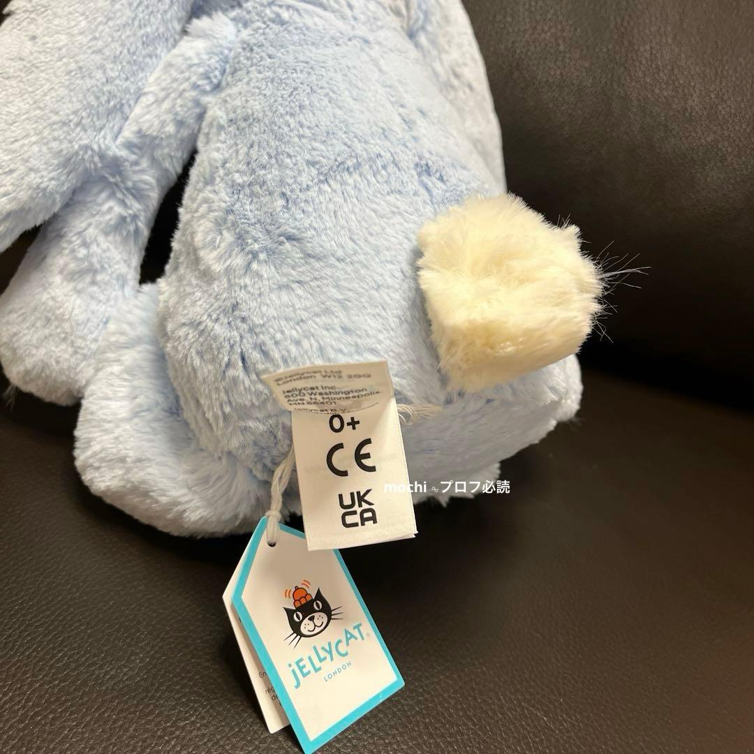 つる927ページ  Bashful Blue Bunny