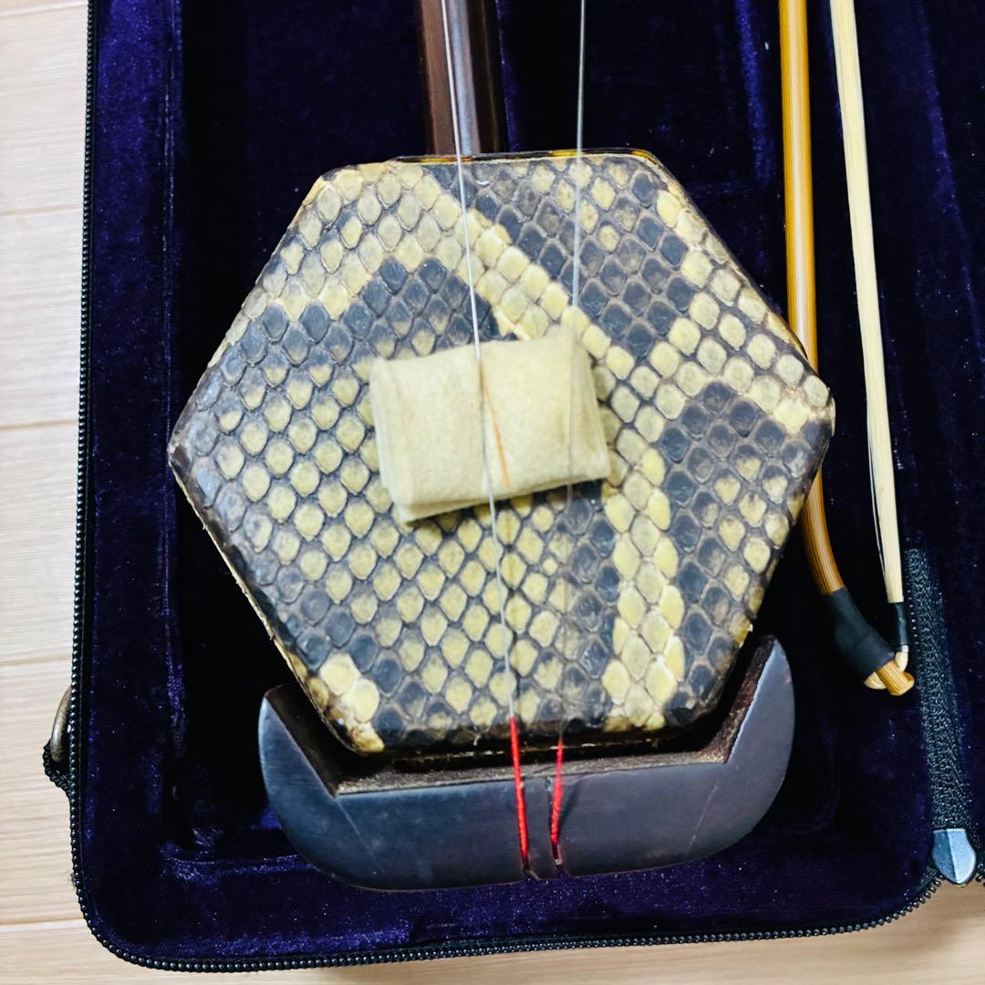二胡　紅木　古月琴坊　ER-500 金属軸糸巻き　真鍮　ニシキヘビ皮　ケース付