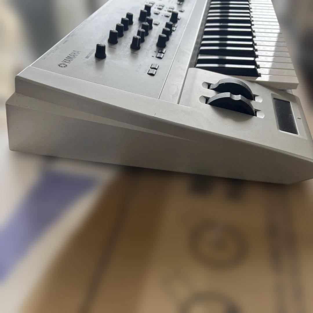YAMAHA CS6X シンセサイザー 61鍵　中古ジャンクにて