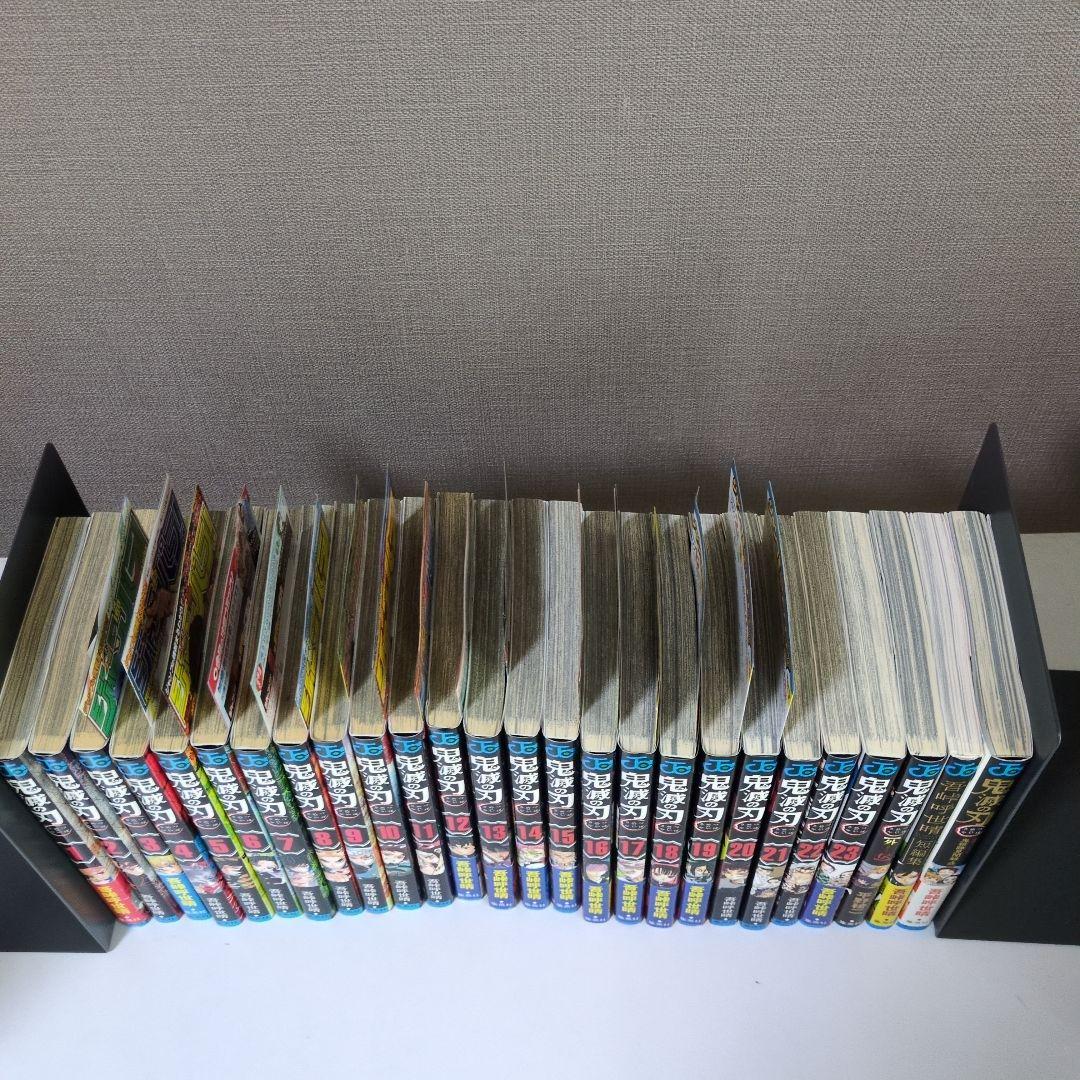 【全巻初版帯チラシ多数】鬼滅の刃 1巻 ~23巻＋関連書籍3冊 セット