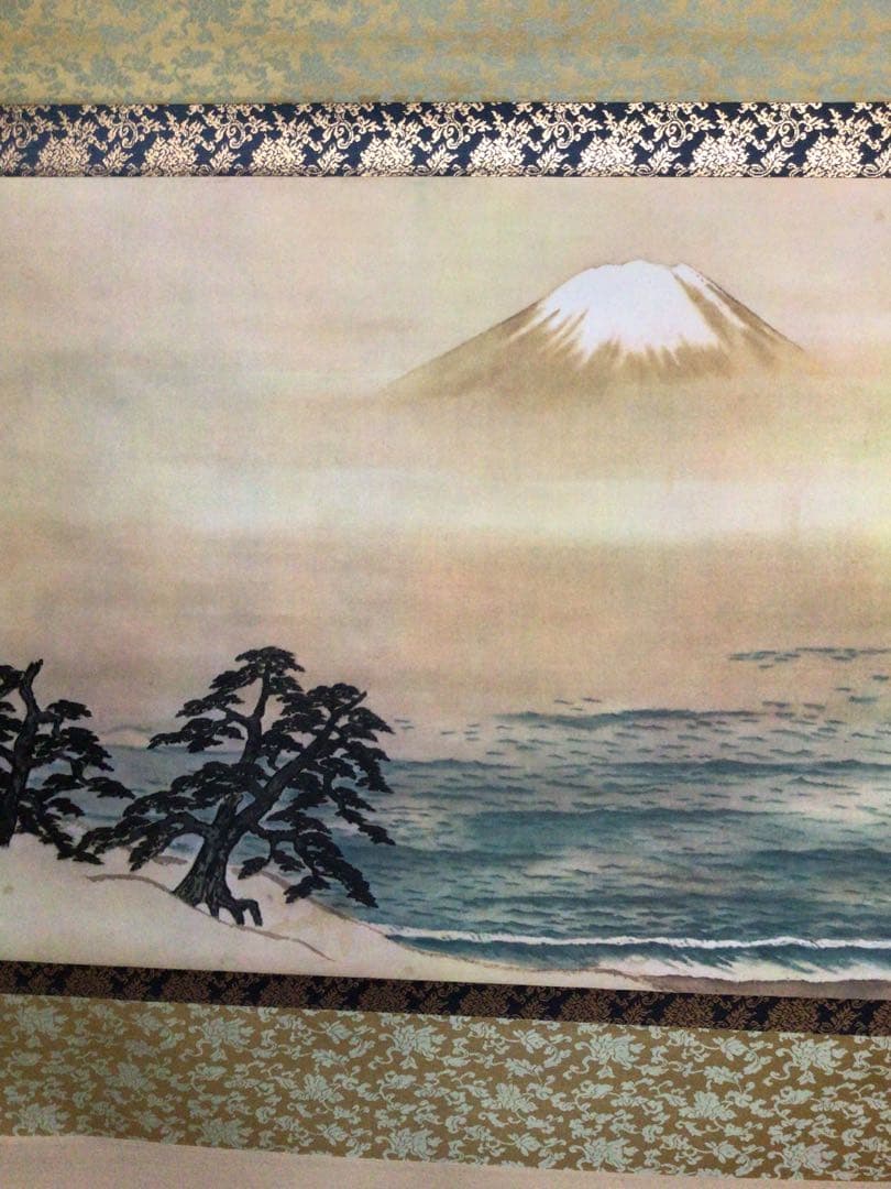 掛軸 『横山大観 三保の富士』 共箱付き
