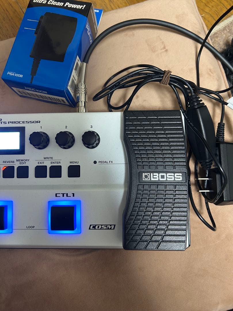 BOSS GT-1 2024限定色ホワイト　ギターエフェクター