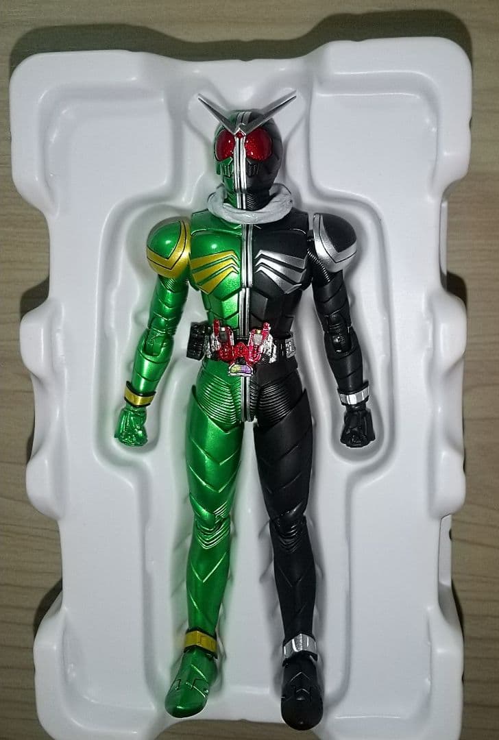 S.H.Figuarts(真骨彫製法) 仮面ライダーW サイクロンスカル