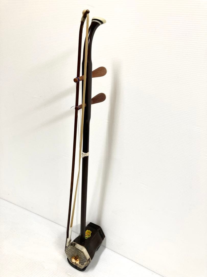 上海民族楽器◆二胡◆蛇皮 弓／駒／調子笛／ハードケース／取扱説明書付き 弦楽器