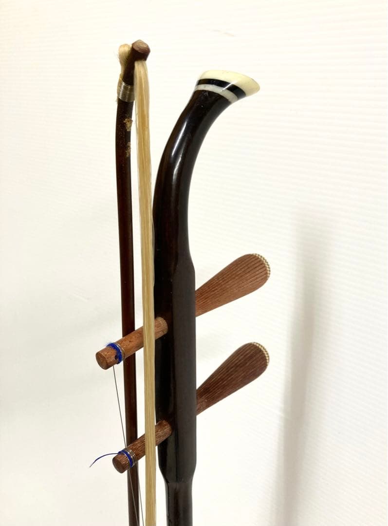 上海民族楽器◆二胡◆蛇皮 弓／駒／調子笛／ハードケース／取扱説明書付き 弦楽器