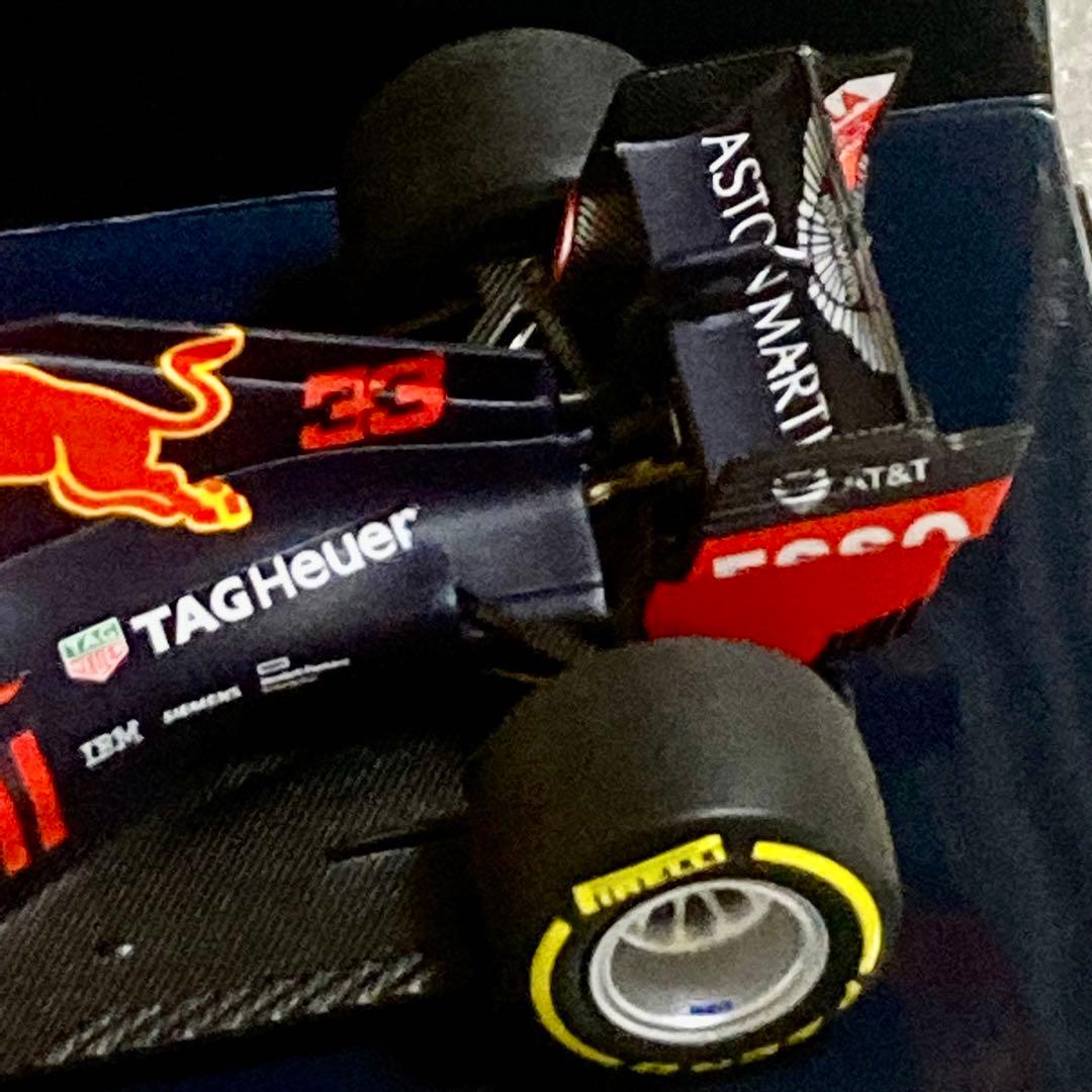 ミニカー ASTON MARTIN RED BULL RACING TAG HEUER