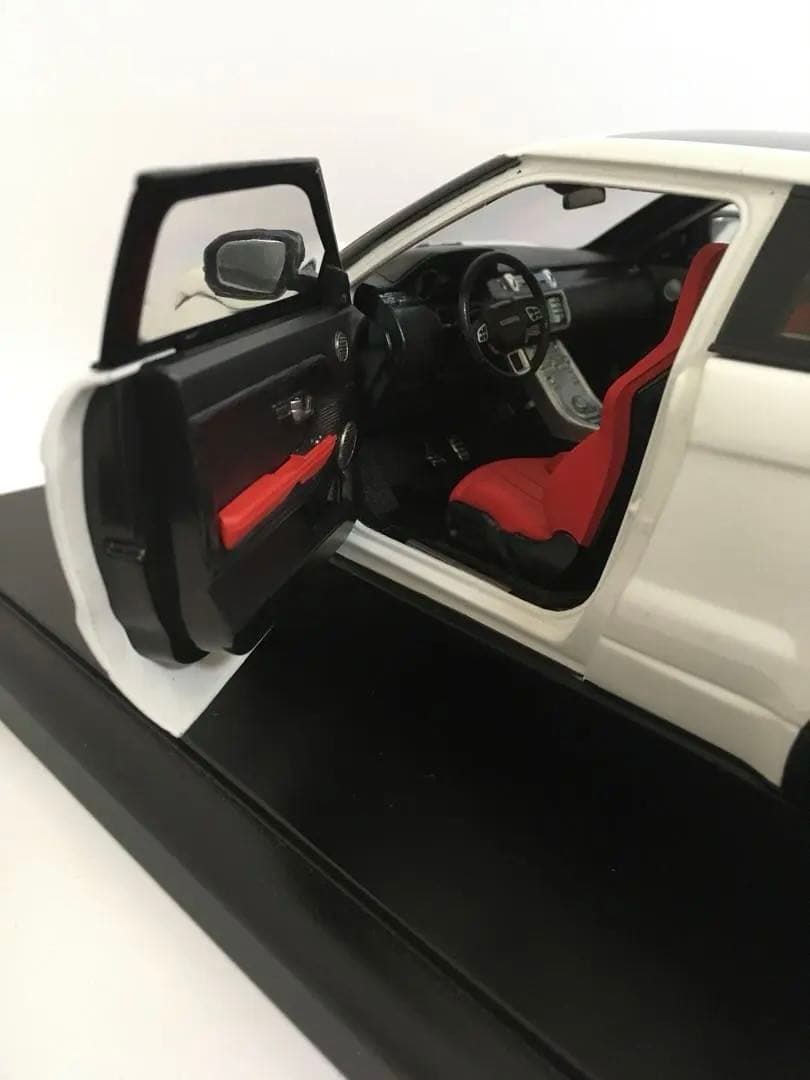 レンジローバー イヴォーク 1/18 ミニカー
