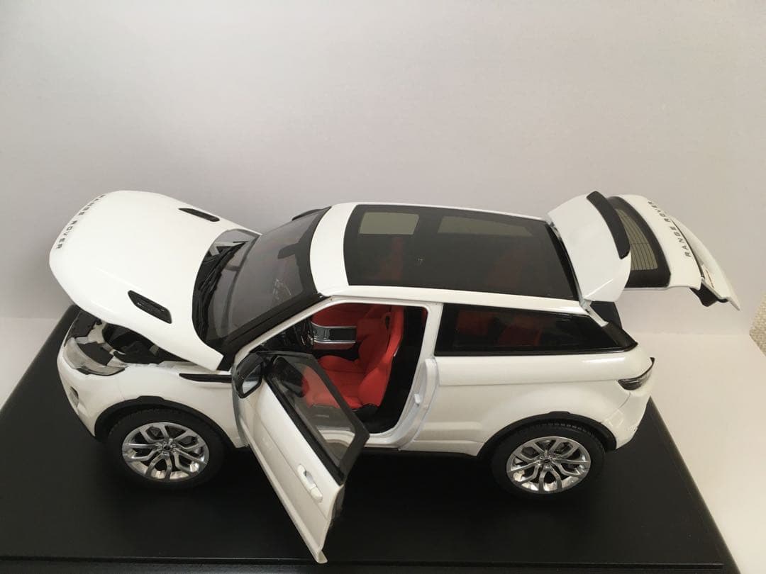 レンジローバー イヴォーク 1/18 ミニカー