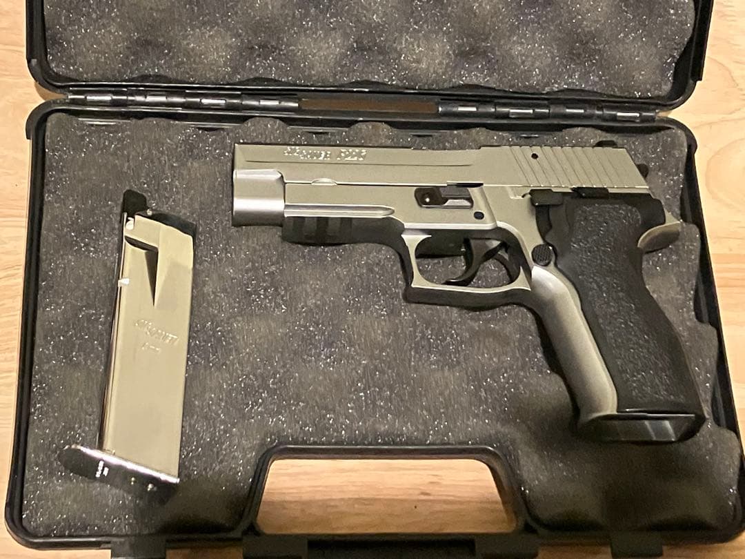 東京マルイ　シグザウワー　SIG SAUAR ガスガン　ケース　ホルスター付き