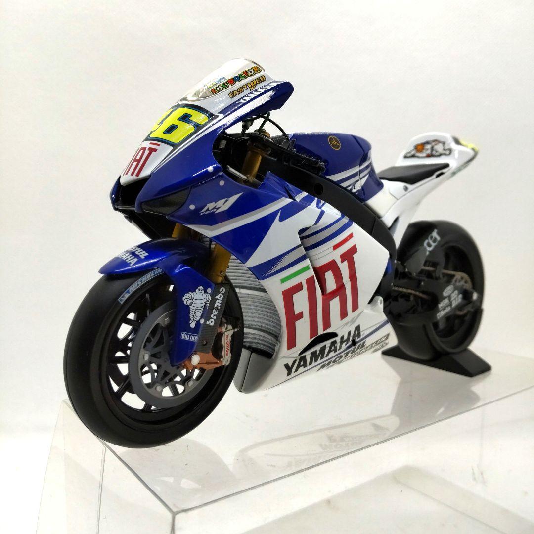 ミニチャンプス1/12 ヤマハ YZR-M1 & ヴァレンチノロッシフィギュア