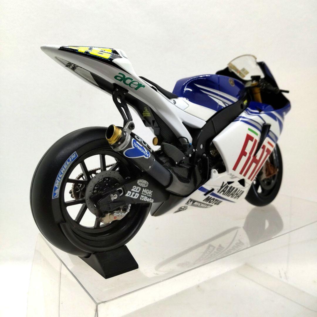 ミニチャンプス1/12 ヤマハ YZR-M1 & ヴァレンチノロッシフィギュア