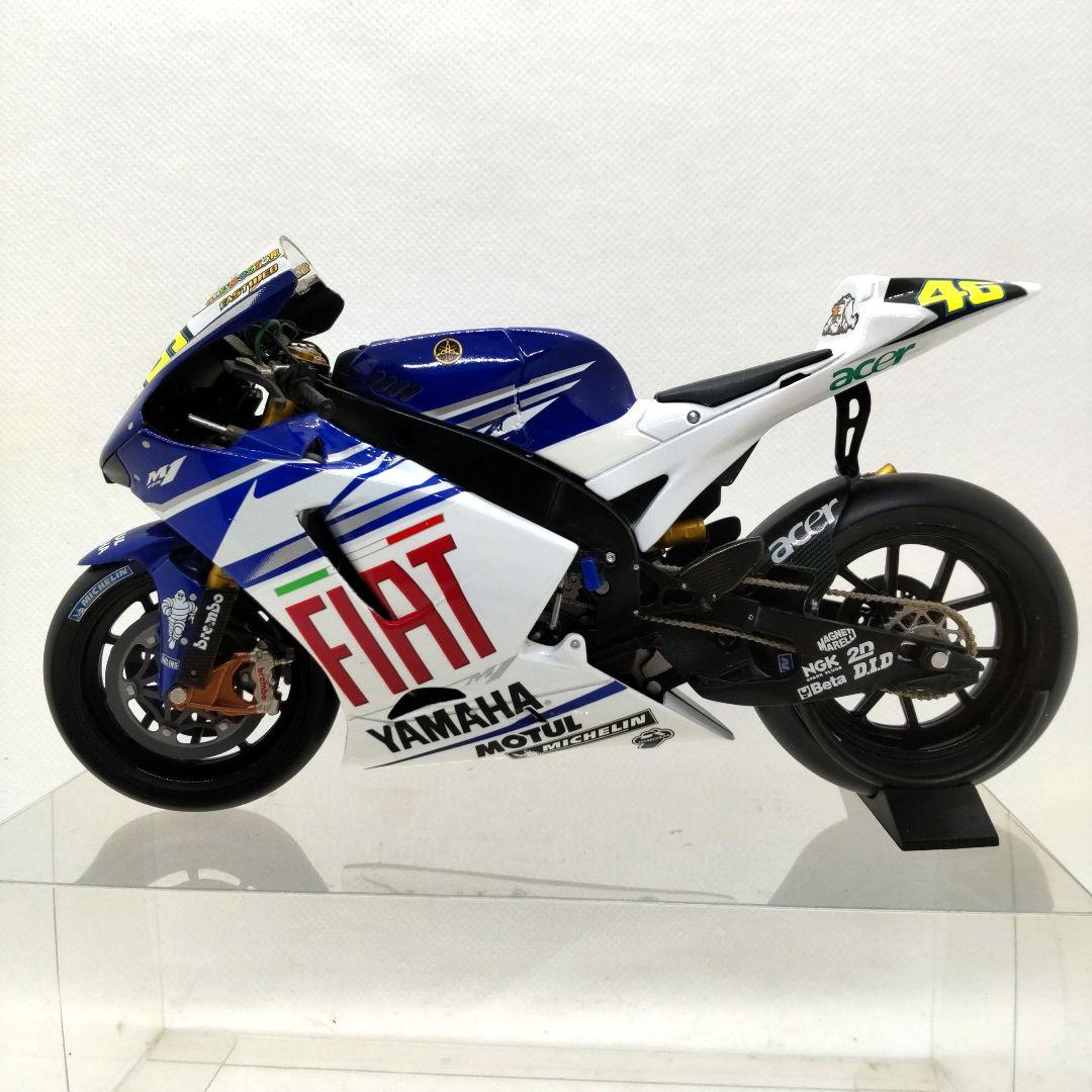 ミニチャンプス1/12 ヤマハ YZR-M1 & ヴァレンチノロッシフィギュア