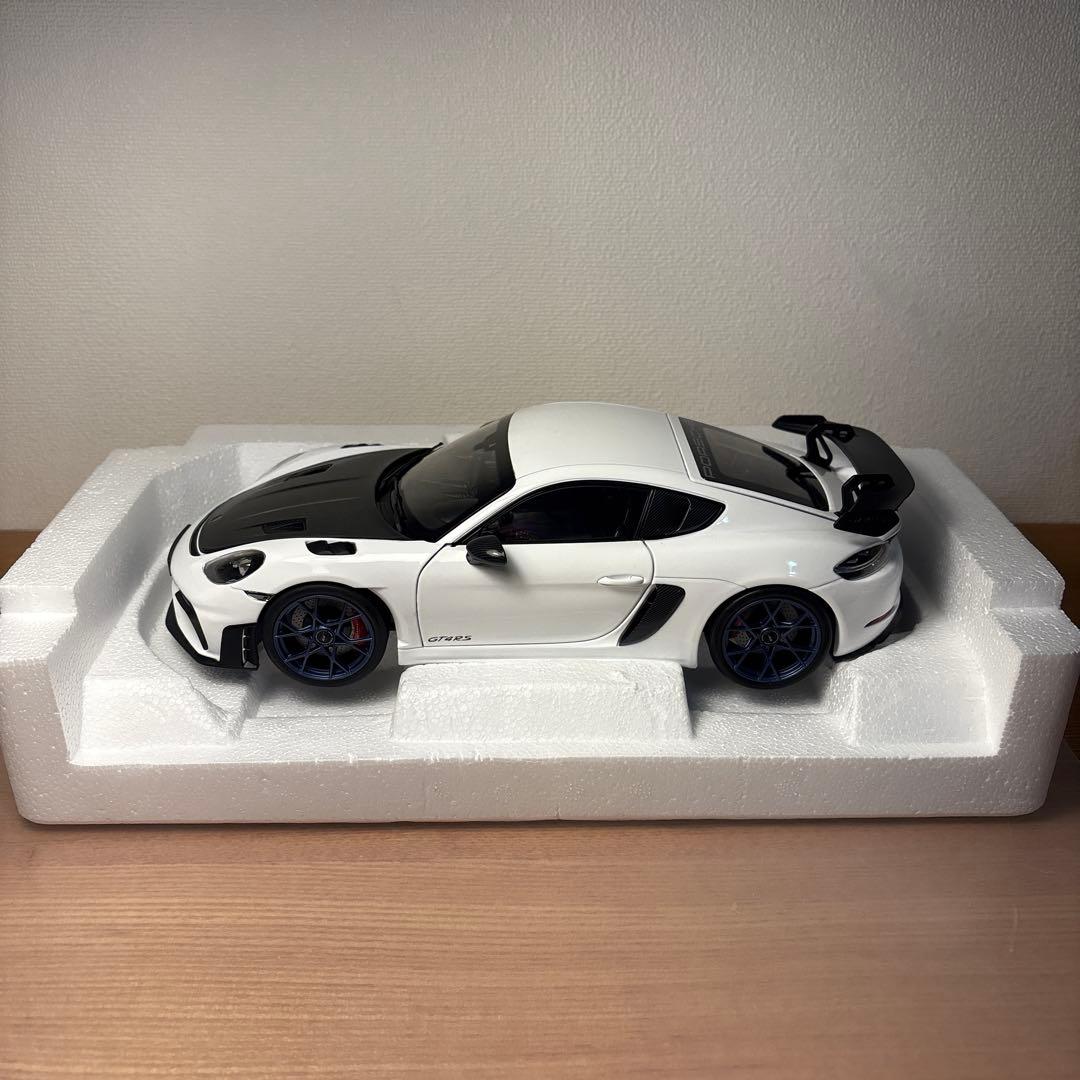 ノレブ　ポルシェ 718 ケイマン GT4 RS 1/18 ミニカー ホワイト