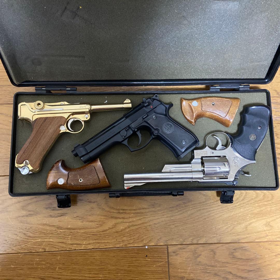 モデルガンとケース