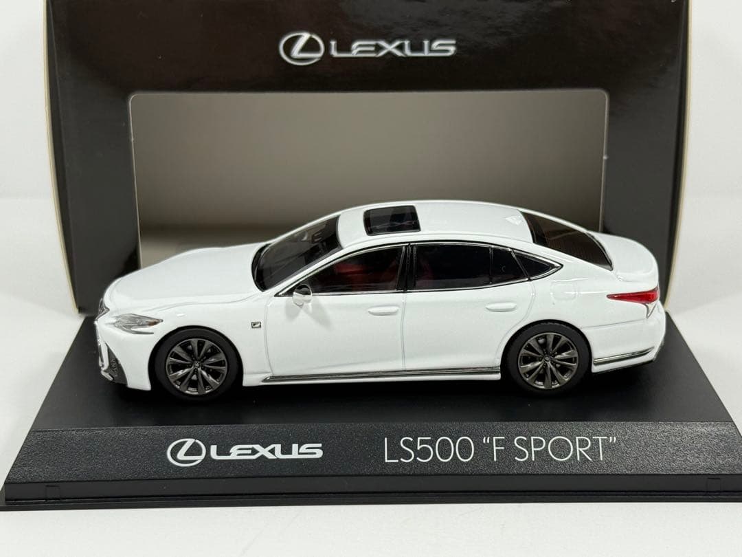 1/43 LEXUS LS500 F SPORT ホワイト